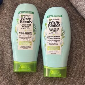 Garnier Whole Blends Coconut Water & Aloe Vera Conditioner - Green